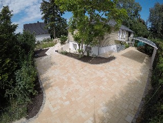 Auffahrt mit Betonsteinpflaster